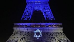 Le drapeau israélien projeté sur la Tour Eiffel